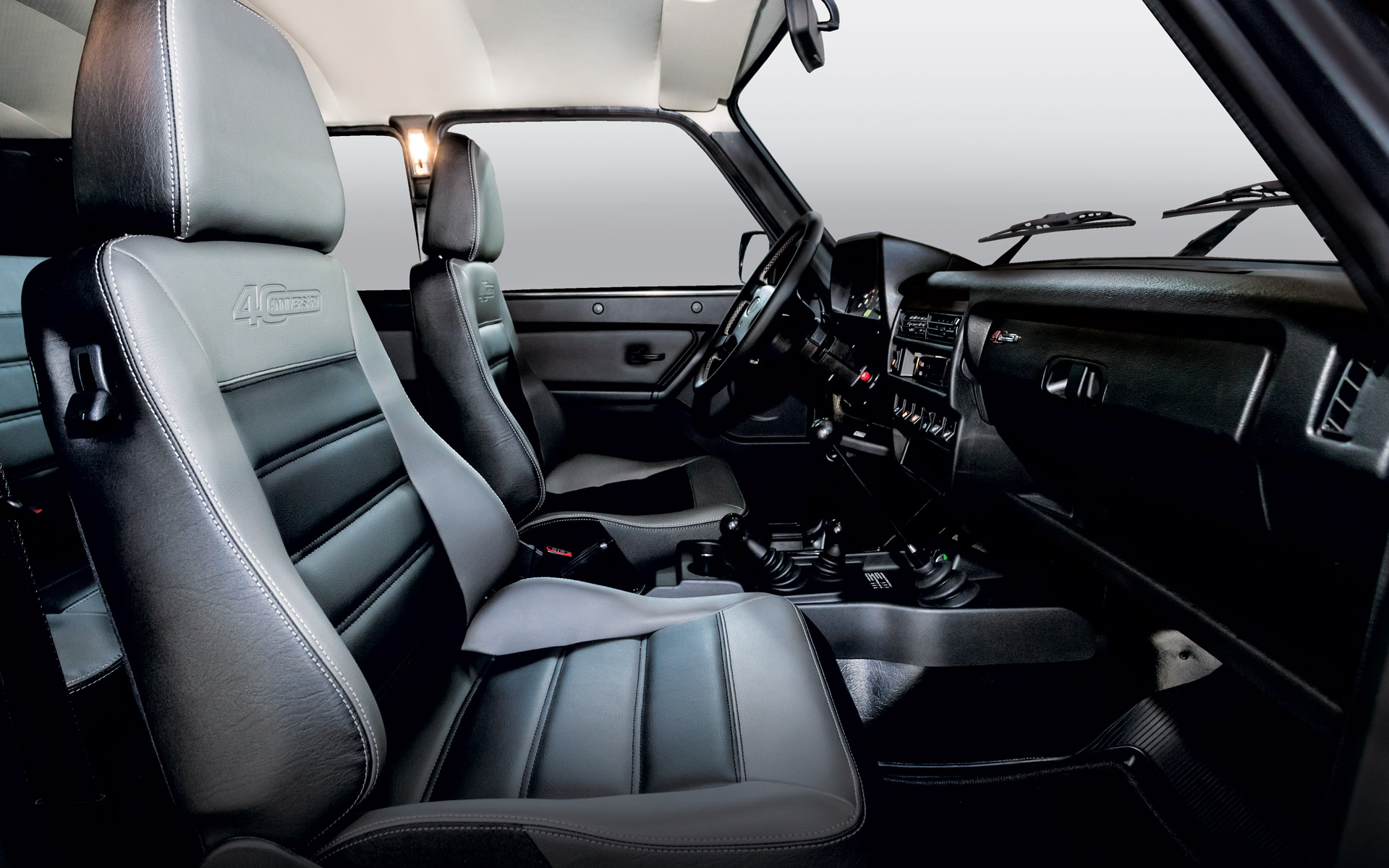 /img/cars/1637051928-interior_lada_4x4_3_dv_5.jpg